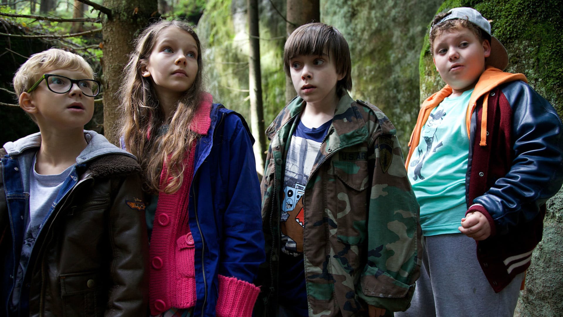 دانلود فیلم Behind the Blue Door 2016