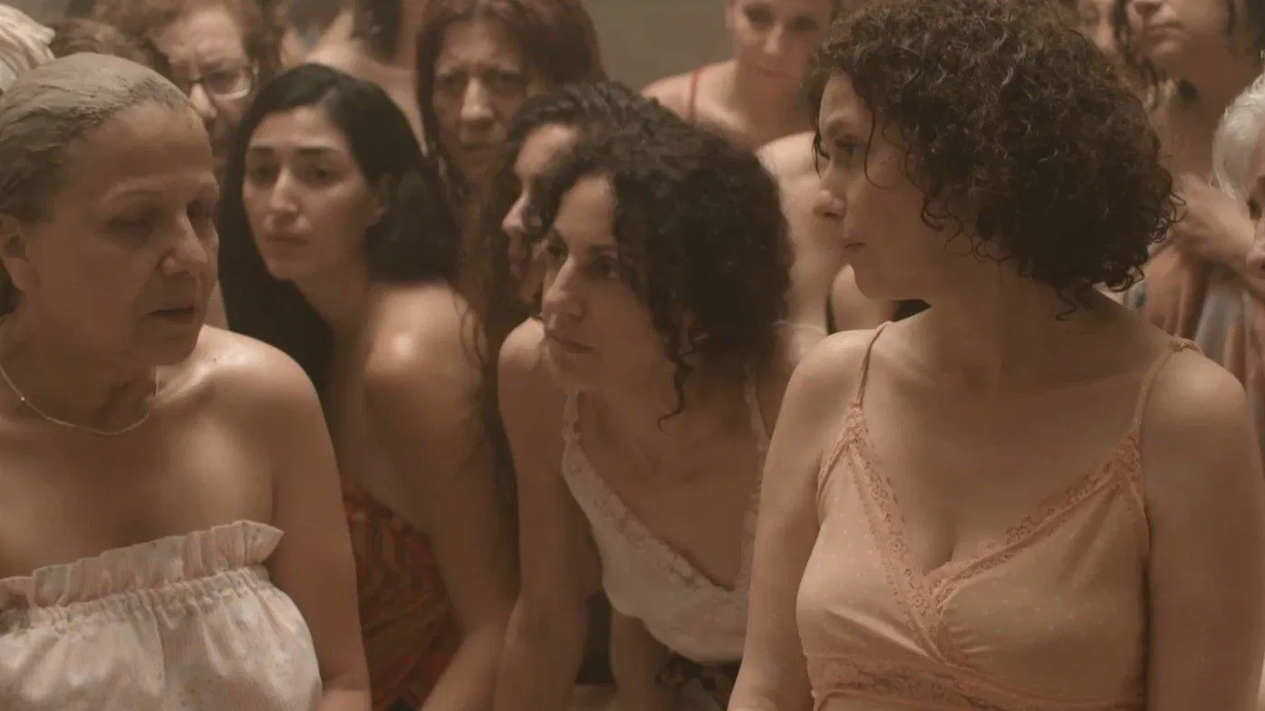 دانلود فیلم I Still Hide to Smoke 2016